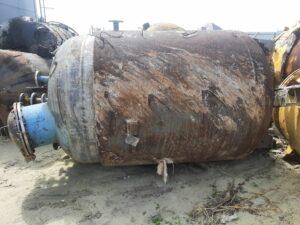 Емкость нержавеющая, объем — 3 куб.м., вертикальная, рубашка